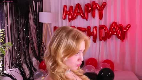 Snapshot of sexy_blonde_doll chatting on October 13, 2025, 12:54 am Lina online show from October 13, 2025, 12:54 am