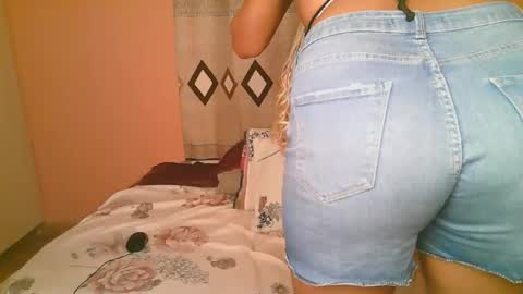 Snapshot of sexy_bluegirl chatting on November 17, 2025, 3:29 pm sexy_bluegirl online show from November 17, 2025, 3:29 pm