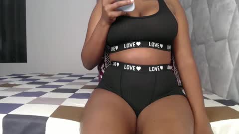 Snapshot of sexy_chocolata chatting on February 24, 2025, 6:05 am chocolata online show from February 24, 2025, 6:05 am