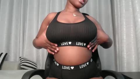 Snapshot of sexy_chocolata chatting on October 22, 2025, 2:23 am chocolata online show from October 22, 2025, 2:23 am