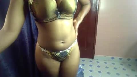 Ellahh online show from November 25, 2025, 10:32 pm