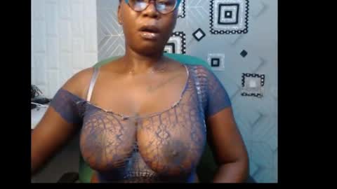 Snapshot of sexy_pearl12 chatting on January 3, 2025, 6:33 am zoe online show from January 3, 2025, 6:33 am