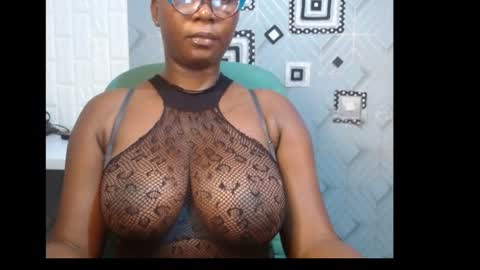 Snapshot of sexy_pearl12 chatting on January 10, 2025, 6:38 pm zoe online show from January 10, 2025, 6:38 pm