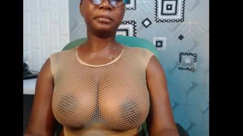 Snapshot of sexy_pearl12 chatting on January 12, 2025, 6:38 pm zoe online show from January 12, 2025, 6:38 pm