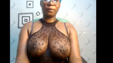 Snapshot of sexy_pearl12 chatting on February 2, 2025, 8:35 am zoe online show from February 2, 2025, 8:35 am