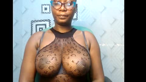 Snapshot of sexy_pearl12 chatting on February 6, 2025, 7:13 am zoe online show from February 6, 2025, 7:13 am