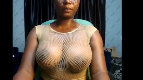 Snapshot of sexy_pearl12 chatting on February 8, 2025, 6:44 pm zoe online show from February 8, 2025, 6:44 pm