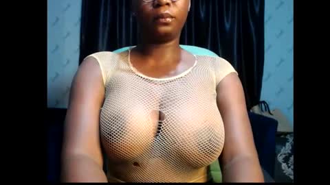 Snapshot of sexy_pearl12 chatting on February 12, 2025, 7:02 am zoe online show from February 12, 2025, 7:02 am