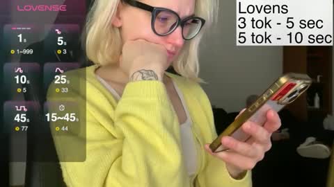 Sexy-Sweets online show from November 19, 2025, 5:46 pm