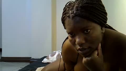 Snapshot of sexy_yello chatting on October 10, 2025, 4:06 pm Bantu girl online show from October 10, 2025, 4:06 pm