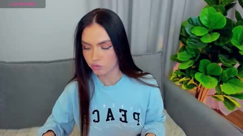 Snapshot of sexyangeloux chatting on November 2, 2025, 10:12 pm Lou online show from November 2, 2025, 10:12 pm