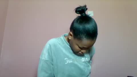 sexyapple2002 online show from September 12, 2025, 8:03 am