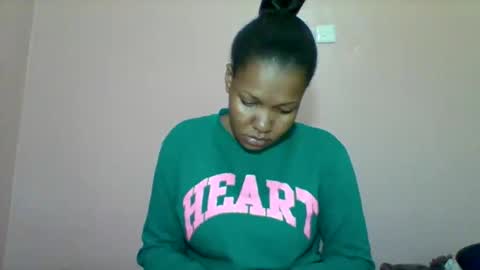 sexyapple2002 online show from September 17, 2025, 8:43 pm