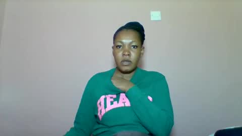 sexyapple2002 online show from September 26, 2025, 11:31 pm