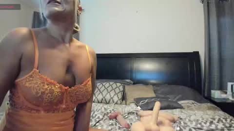 sexybeachmom online show from October 21, 2025, 10:32 pm
