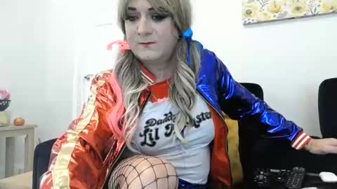 Snapshot of sexybeckyuk chatting on October 25, 2025, 10:12 am Becky online show from October 25, 2025, 10:12 am