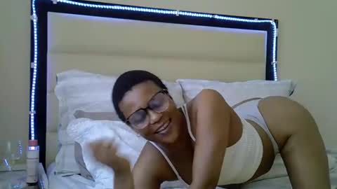 Snapshot of sexyboobs16 chatting on November 20, 2025, 9:53 am sexyboobs16 online show from November 20, 2025, 9:53 am