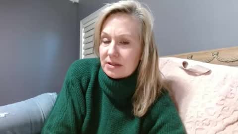 Snapshot of sexyfloridamilf chatting on January 23, 2025, 9:29 pm LisaisLuscious online show from January 23, 2025, 9:29 pm