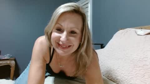 Snapshot of sexyfloridamilf chatting on February 11, 2025, 9:35 pm LisaisLuscious online show from February 11, 2025, 9:35 pm