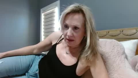 Snapshot of sexyfloridamilf chatting on February 25, 2025, 2:22 pm LisaisLuscious online show from February 25, 2025, 2:22 pm