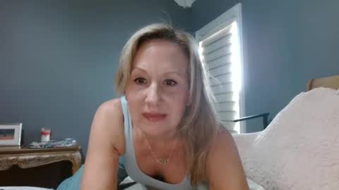 Snapshot of sexyfloridamilf chatting on March 10, 2025, 2:26 pm LisaisLuscious online show from March 10, 2025, 2:26 pm