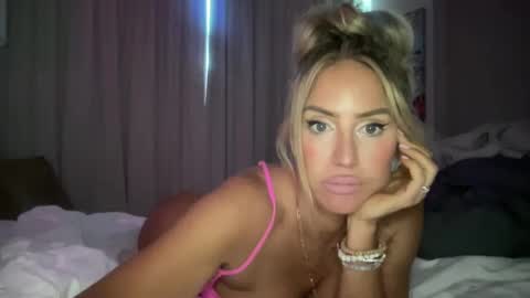 Snapshot of sexygoodvibebabe69 chatting on December 2, 2024, 2:08 pm Ashley Love online show from December 2, 2024, 2:08 pm