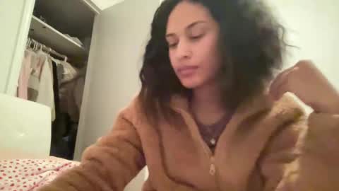 Snapshot of sexyjenny999 chatting on December 16, 2024, 1:10 am Jenny online show from December 16, 2024, 1:10 am