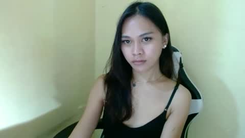 Snapshot of sexykarina_ chatting on October 27, 2025, 5:00 am Karina3 online show from October 27, 2025, 5:00 am