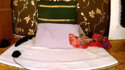 Snapshot of sexymayagold chatting on September 17, 2025, 5:53 am Squirty Maya Gold online show from September 17, 2025, 5:53 am