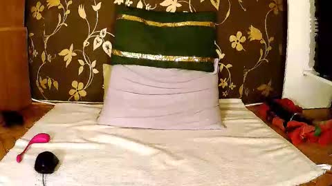 Snapshot of sexymayagold chatting on October 6, 2025, 6:38 pm Squirty Maya Gold online show from October 6, 2025, 6:38 pm