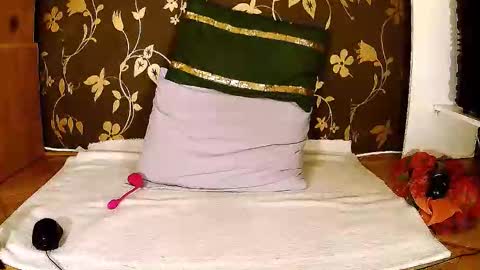 Snapshot of sexymayagold chatting on October 16, 2025, 6:36 am Squirty Maya Gold online show from October 16, 2025, 6:36 am