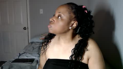 Snapshot of sexymona1218 chatting on October 24, 2025, 3:47 am SexyMona online show from October 24, 2025, 3:47 am