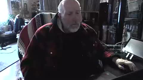Snapshot of sexyolbear chatting on December 22, 2024, 10:38 am Grizz Lee Bear online show from December 22, 2024, 10:38 am