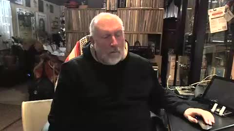 Snapshot of sexyolbear chatting on December 23, 2024, 5:00 pm Grizz Lee Bear online show from December 23, 2024, 5:00 pm