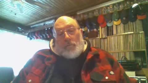 Snapshot of sexyolbear chatting on January 15, 2025, 10:49 am Grizz Lee Bear online show from January 15, 2025, 10:49 am