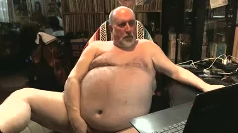 Snapshot of sexyolbear chatting on February 1, 2025, 6:19 pm Grizz Lee Bear online show from February 1, 2025, 6:19 pm