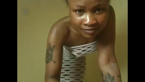 Snapshot of sexyqueenivy chatting on October 28, 2025, 1:14 pm queenivy online show from October 28, 2025, 1:14 pm