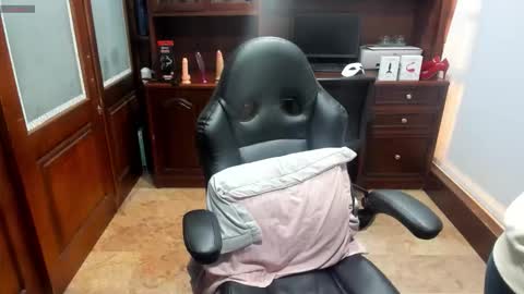 R A C H E L online show from November 3, 2025, 12:06 pm