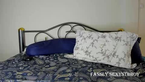 Snapshot of sexystbboy chatting on February 17, 2025, 7:47 am Artem online show from February 17, 2025, 7:47 am