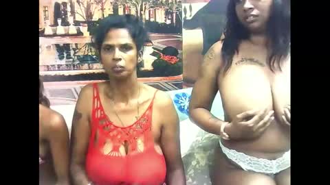 sexyva4u2luv online show from March 3, 2025, 11:33 am