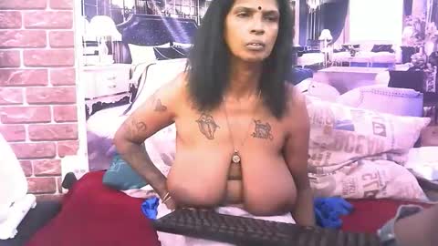 sexyva4u2luv online show from December 1, 2025, 8:52 am