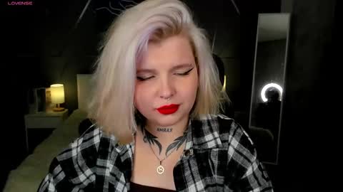 Snapshot of shadow__purr chatting on November 8, 2025, 8:14 am Lana online show from November 8, 2025, 8:14 am