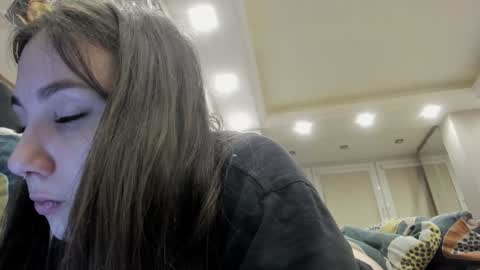 Snapshot of shadow_raffi chatting on December 17, 2024, 1:29 am shadow_raffi online show from December 17, 2024, 1:29 am