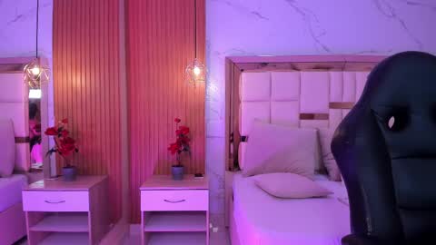 Snapshot of shaina_vasquez chatting on March 9, 2025, 7:59 pm Shaina Vasquez online show from March 9, 2025, 7:59 pm