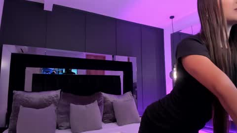 Snapshot of shaina_vasquez chatting on October 7, 2025, 7:11 pm Shaina Vasquez online show from October 7, 2025, 7:11 pm