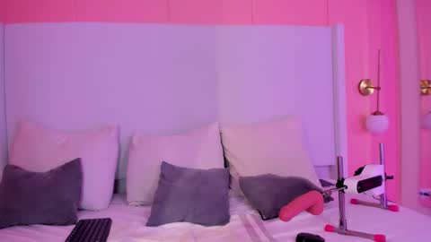 Snapshot of shaina_vasquez chatting on December 15, 2025, 3:55 am Shaina Vasquez online show from December 15, 2025, 3:55 am