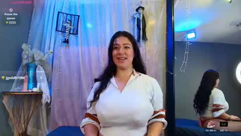 shalyn_lux online show from October 23, 2025, 3:28 am