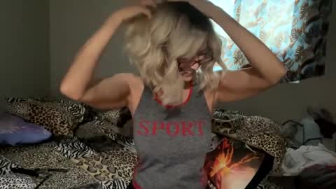 Snapshot of shamanwoman chatting on December 10, 2024, 3:01 pm Shaman Woman online show from December 10, 2024, 3:01 pm