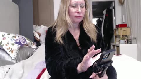 Snapshot of shannon07 chatting on February 15, 2025, 2:33 pm Shannon07 online show from February 15, 2025, 2:33 pm