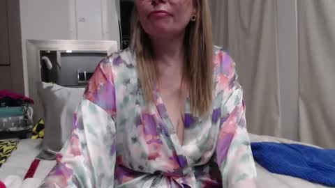 Snapshot of shannon07 chatting on March 6, 2025, 2:41 am Shannon07 online show from March 6, 2025, 2:41 am